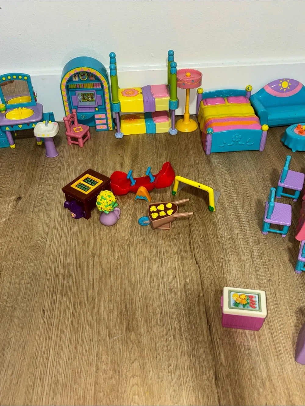 Vintage Mattel 2003 Dora the Explorer pop-up house. Dolls and accessories!